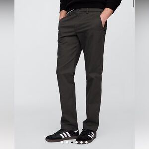 GapFlex Essential Khaki in Straight Fit